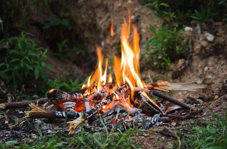 Weird Effective Ways To Start A Campfire For Survival – Exploring Forever